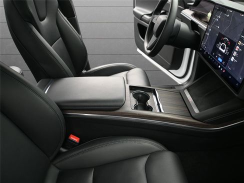 Used 2023 Tesla Model X image 32