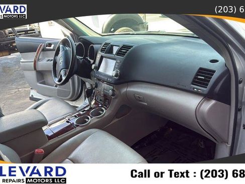 Used 2011 Toyota Highlander Limited w/ Tow Pkg AWD/4WD image 43
