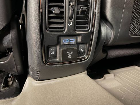 Used 2019 Dodge Durango R/T w/ Technology Group AWD/4WD image 32