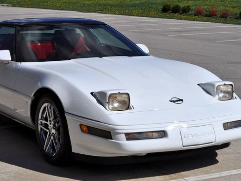 Used 1996 Chevrolet Corvette Coupe RWD image 9