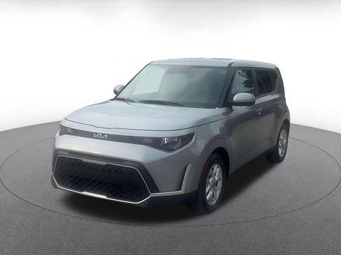 Used 2025 Kia Soul LX w/ LX Technology Package FWD image 5