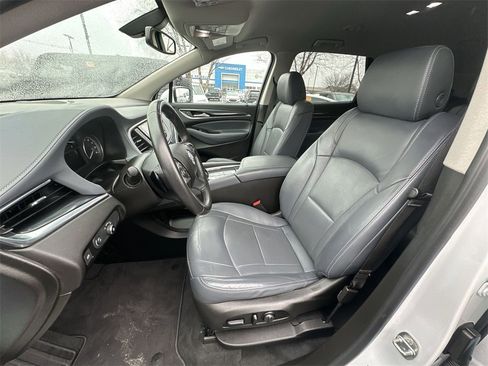 Used 2021 Buick Enclave Essence image 11