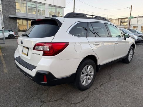 Used 2018 Subaru Outback 2.5i Premium image 7