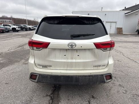Used 2019 Toyota Highlander Limited Platinum image 3