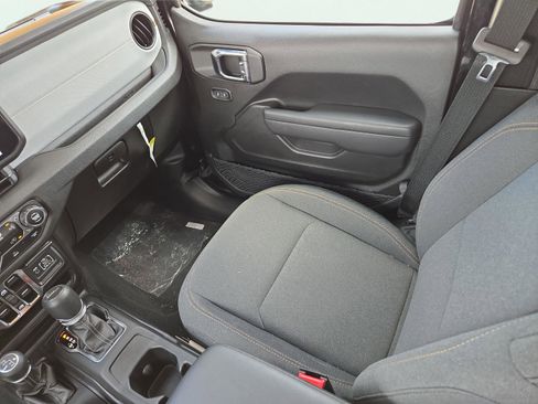 New 2025 Jeep Gladiator Sport image 19