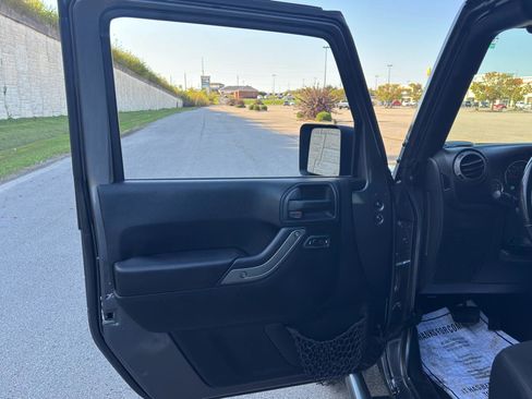 Used 2018 Jeep Wrangler Unlimited Sport S AWD/4WD image 12
