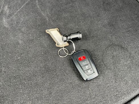 Used 2025 Toyota RAV4 XLE image 22