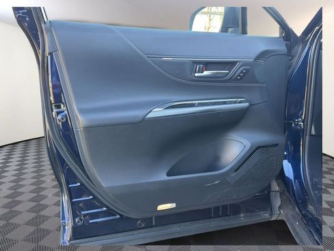 Used 2023 Toyota Venza Limited image 10