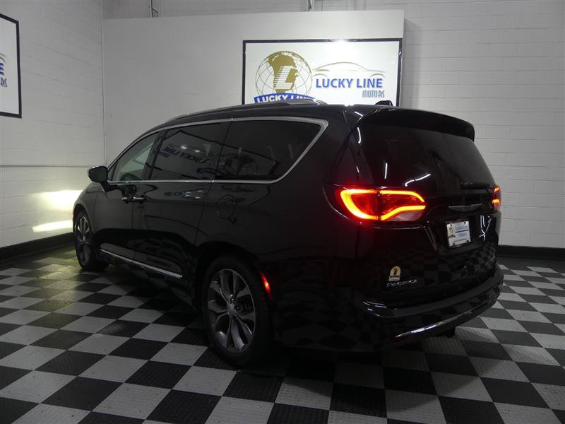 Used 2017 Chrysler Pacifica Limited w/ UConnect Theater Package FWD image 11