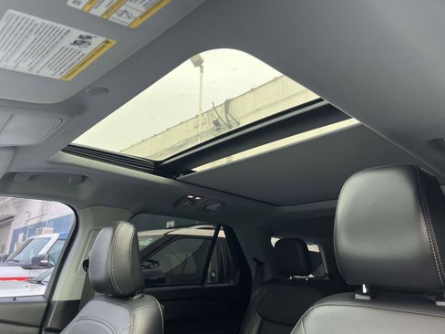 Used 2022 Ford Explorer XLT w/ Equipment Group 202A image 20