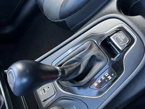 Used 2022 Jeep Cherokee Limited image 42