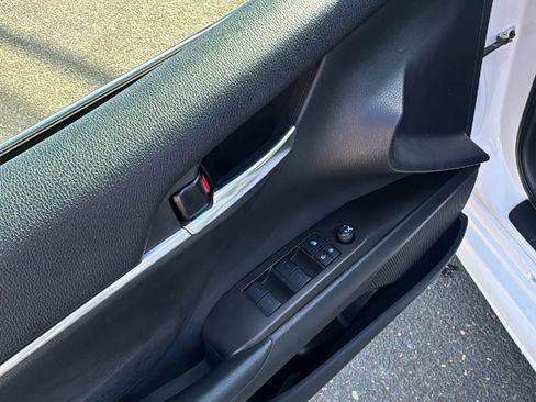 Used 2021 Toyota Camry SE FWD image 10
