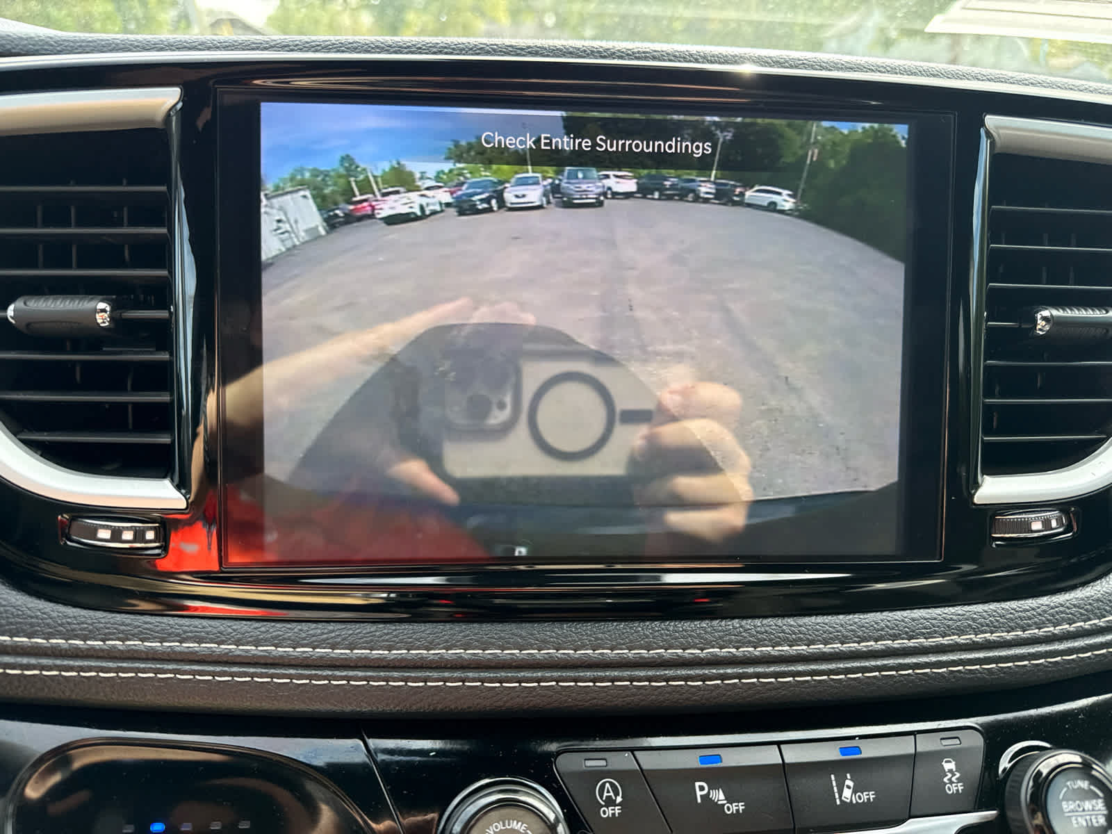 Used 2024 Chrysler Pacifica Touring FWD image 24
