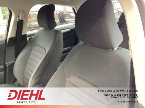 Used 2019 Ford Fusion SE FWD image 14
