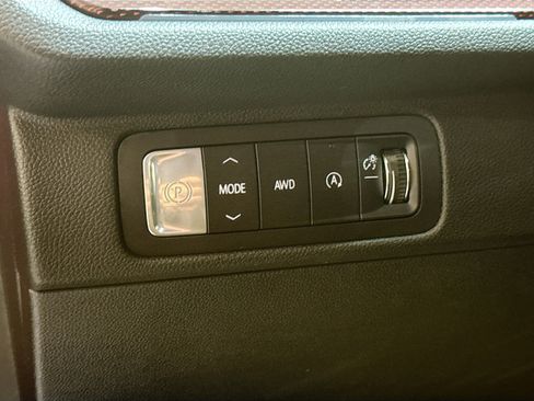 Used 2025 Chevrolet Traverse Z71 w/ Driver Confidence Package image 17