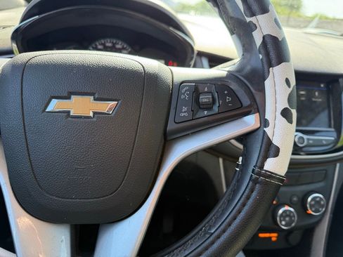 Used 2018 Chevrolet Trax LT w/ Driver Confidence Package FWD image 19