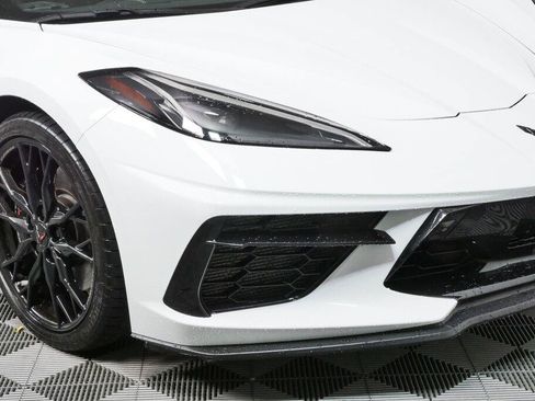Used 2024 Chevrolet Corvette Stingray Preferred Cpe w/ Z51 Performance Package RWD image 3