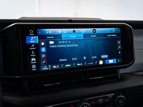 Used 2024 Jeep Wrangler Unlimited image 33