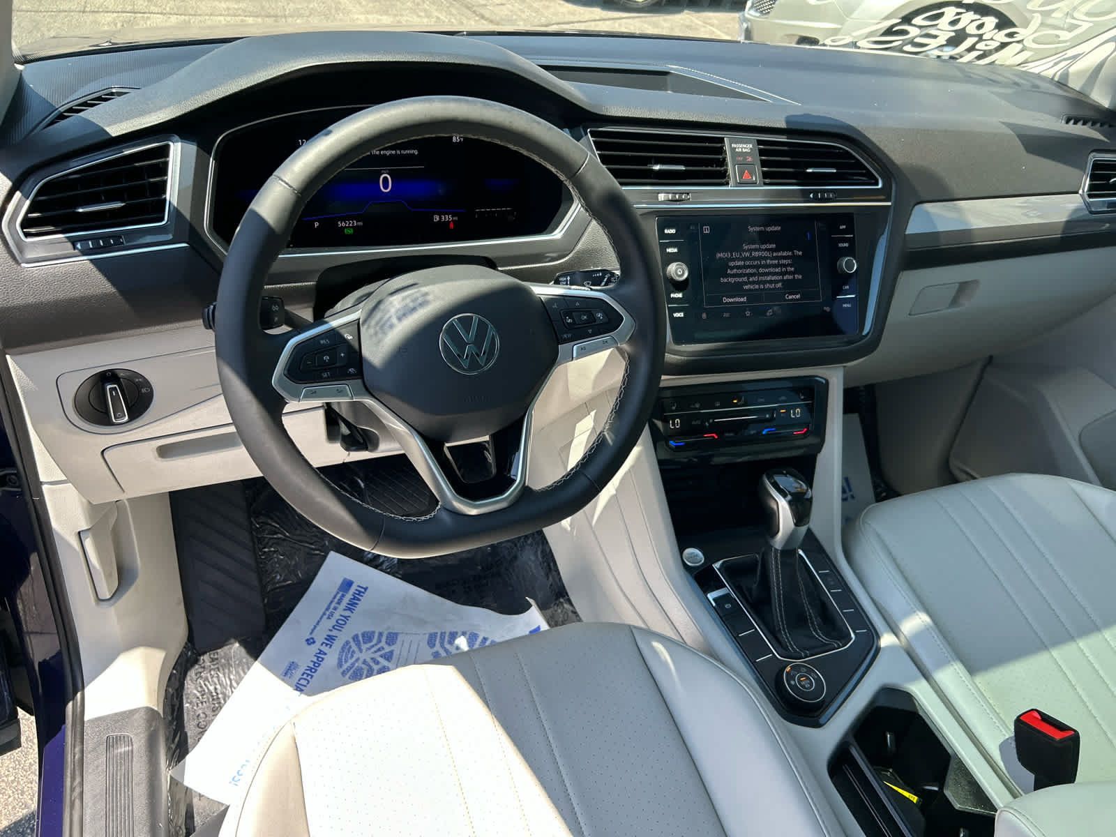 Used 2023 Volkswagen Tiguan SE w/ Panoramic Sunroof Package AWD/4WD image 15