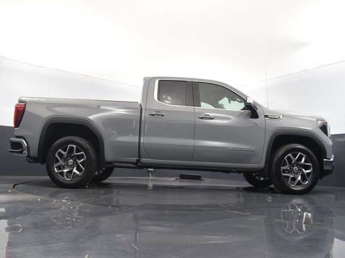 Used 2025 GMC Sierra 1500 SLE w/ Preferred Package image 17
