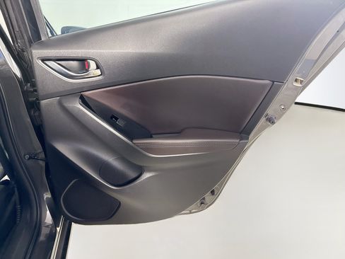 Used 2018 MAZDA MAZDA3 Grand Touring w/ Premium Equipment Package FWD image 28