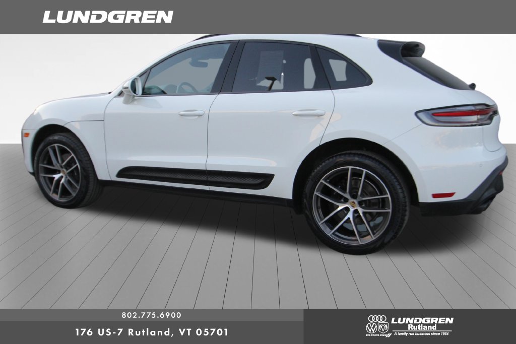 Used 2025 Porsche Macan AWD/4WD image 3