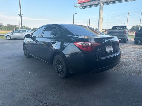 Used 2018 Toyota Corolla LE FWD image 3