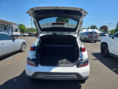 Used 2023 Hyundai Kona SE FWD image 5
