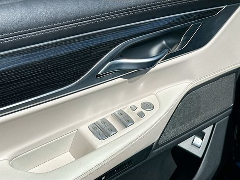 Used 2019 BMW 740i w/ Executive Package RWD image 18