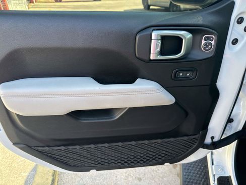 Certified 2022 Jeep Wrangler Unlimited Sahara image 18