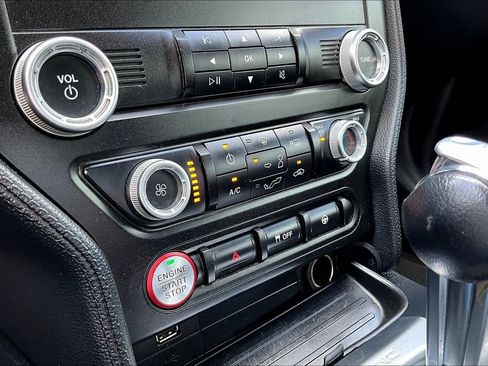 Used 2020 Ford Mustang Coupe RWD image 14