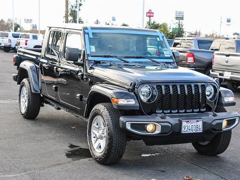 Used 2023 Jeep Gladiator Sport image 5