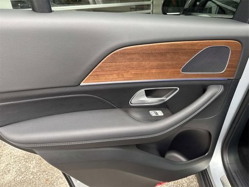 Used 2024 Mercedes-Benz GLE 350 4MATIC w/ Winter Package image 12