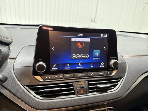 Used 2022 Nissan Altima 2.5 SR FWD image 14