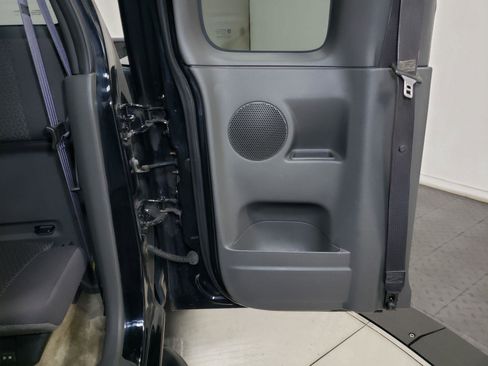 Used 2005 GMC Canyon SLE w/ Safe And Sound Package image 26