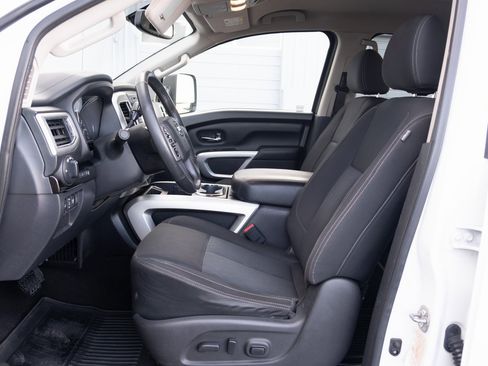 Used 2017 Nissan Titan S image 10