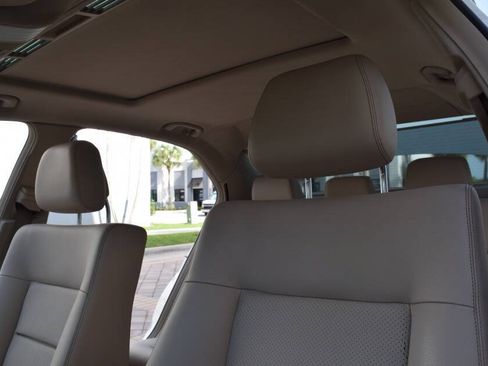 Used 2014 Mercedes-Benz E 350 4MATIC Sedan image 38