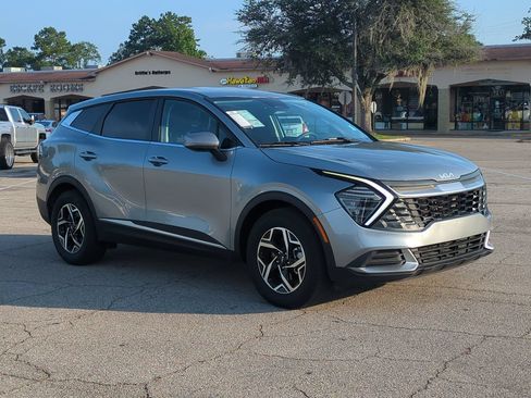 Certified 2025 Kia Sportage LX FWD image 3
