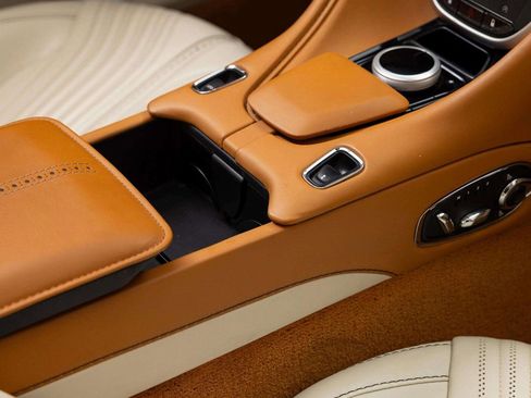 Used 2023 Aston Martin DB11 Volante image 35