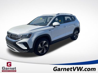 Used 2024 Volkswagen Taos SE w/ Panoramic Sunroof Package