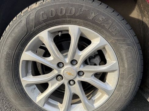 Used 2021 Chevrolet Equinox LT image 19