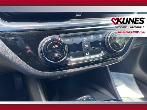 Used 2026 Buick Envista Sport Touring w/ Convenience I Package FWD image 29