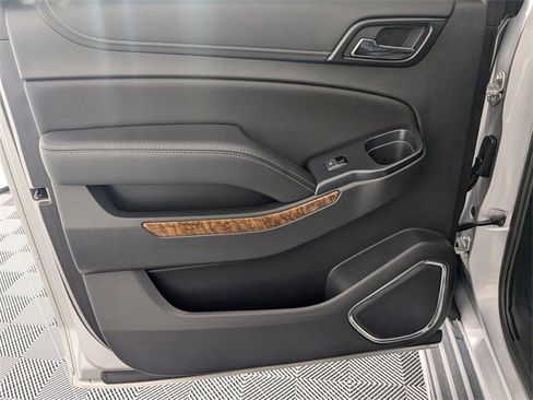 Used 2020 Chevrolet Suburban Premier image 28