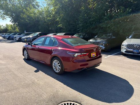 Used 2021 Toyota Camry LE FWD image 3