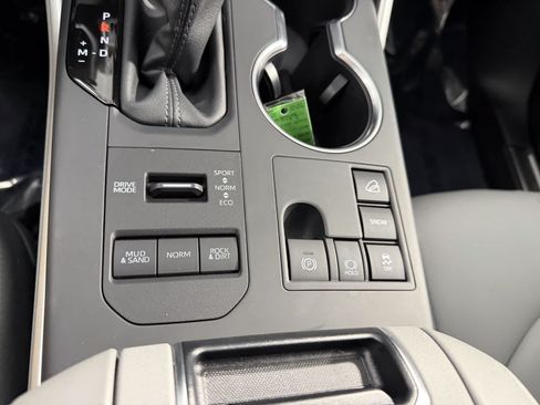 Used 2026 Toyota Highlander XLE AWD/4WD image 24