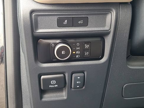 Used 2023 Ford Expedition Limited RWD image 16
