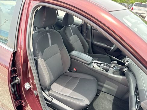 Used 2025 Nissan Sentra SV FWD image 24