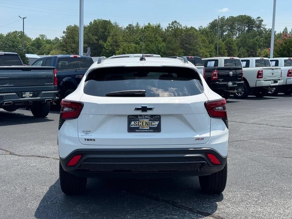 Used 2025 Chevrolet Trax RS w/ Driver Confidence Package FWD image 4