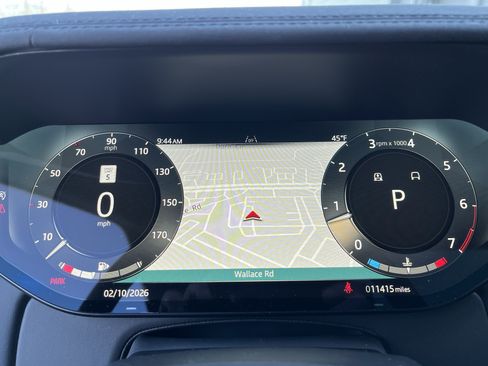 Certified 2025 Land Rover Range Rover SE image 22