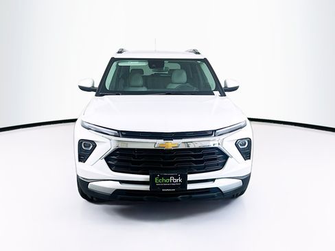 Used 2025 Chevrolet TrailBlazer LT FWD image 2